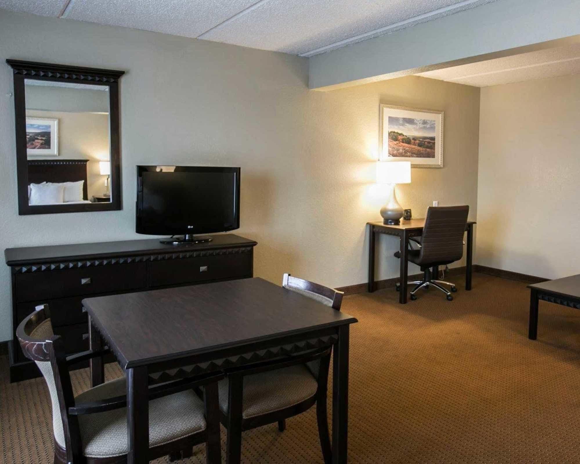 Comfort Suites Austin Airport Eksteriør billede