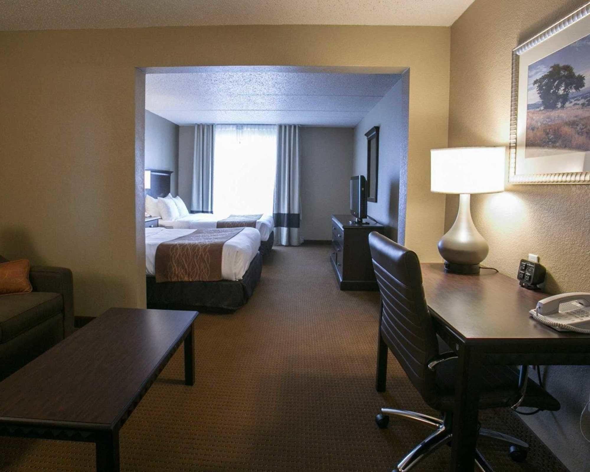 Comfort Suites Austin Airport Eksteriør billede